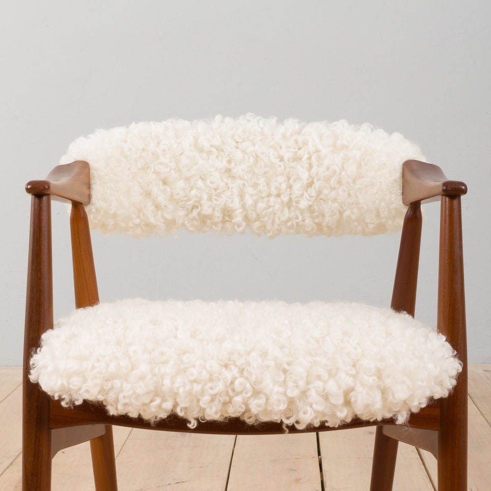 Th. Herlev, Farstrup solid teak chair in natural sheepskin upholstery, Denmark 1960s. - Image 7
