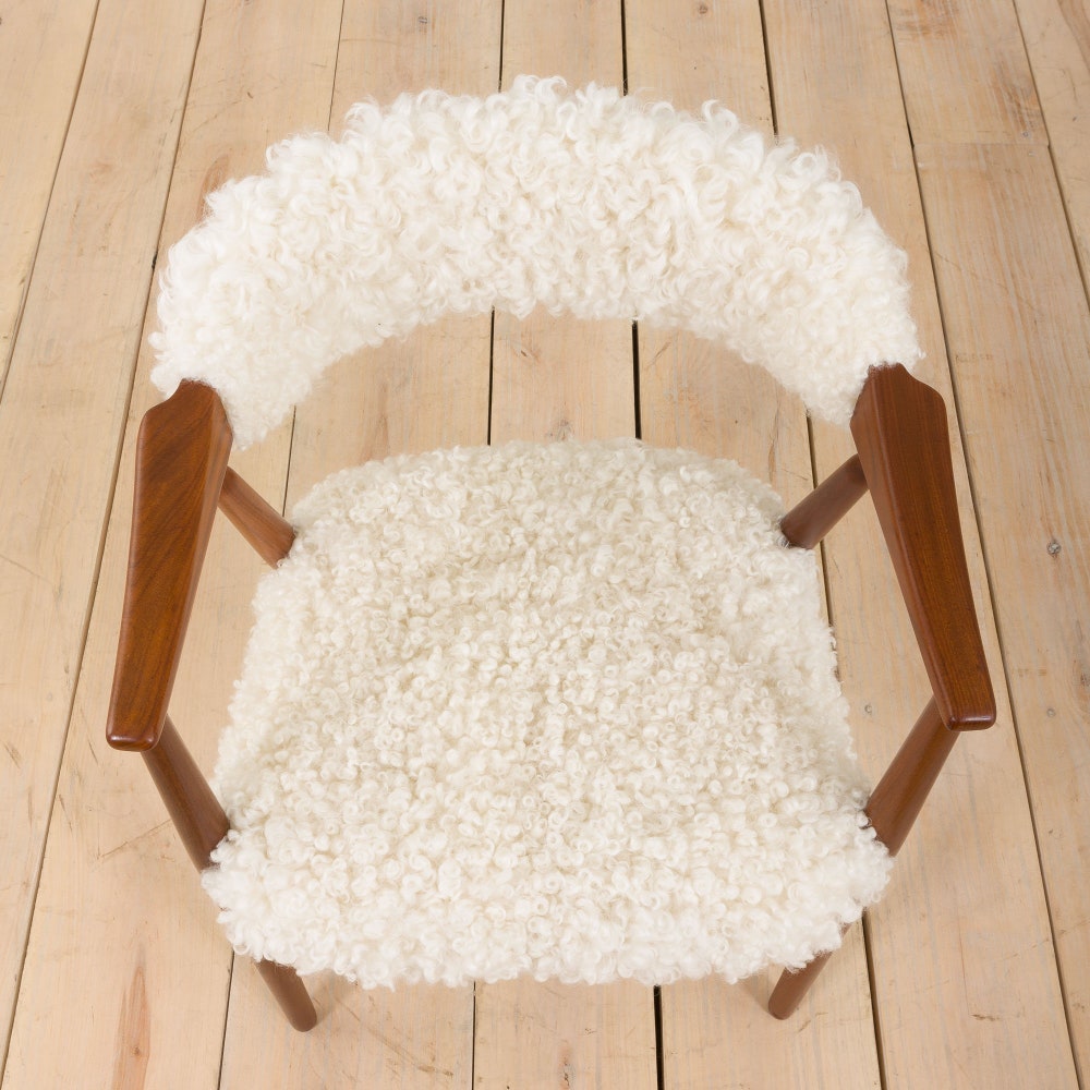 Th. Herlev, Farstrup solid teak chair in natural sheepskin upholstery, Denmark 1960s. - Image 6