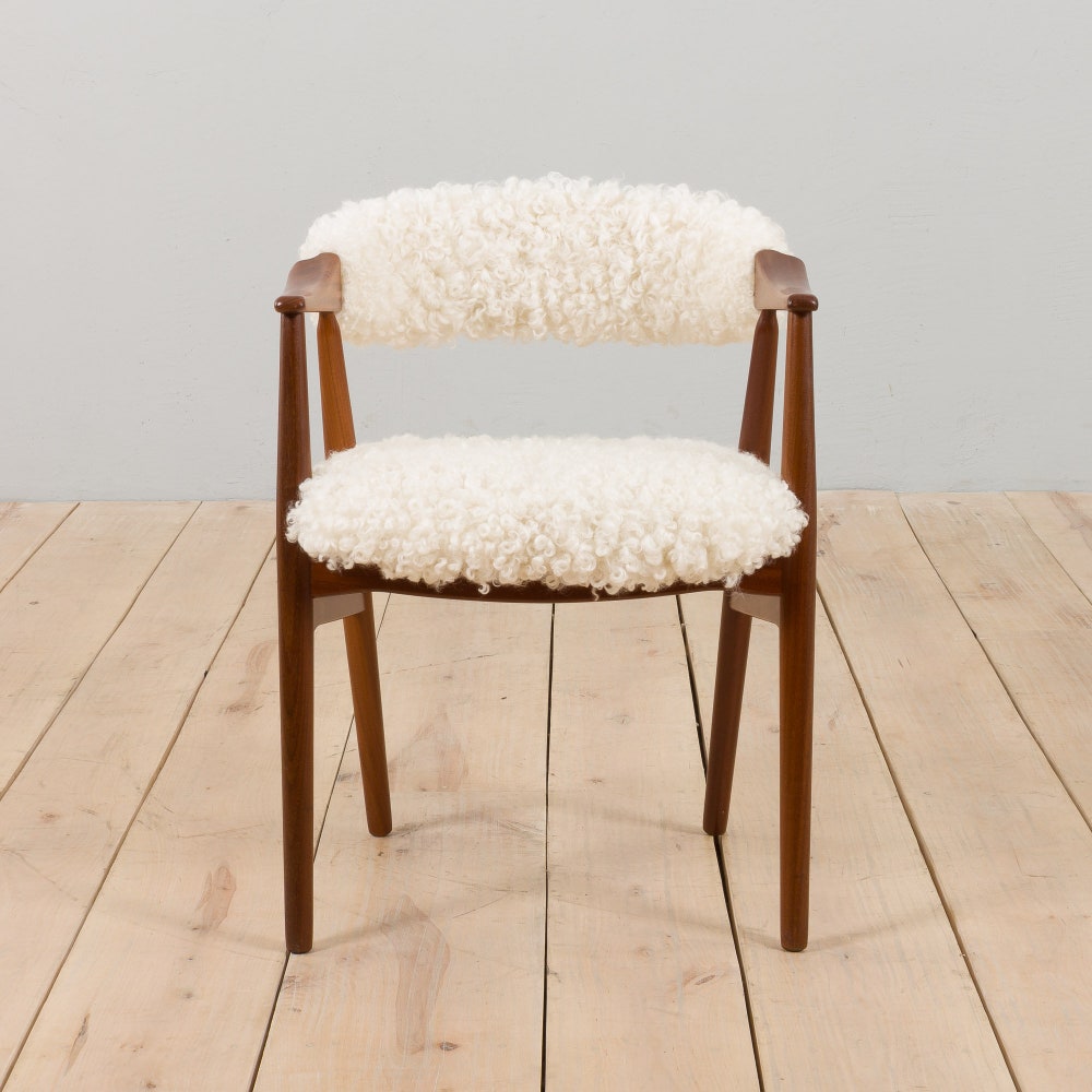 Th. Herlev, Farstrup solid teak chair in natural sheepskin upholstery, Denmark 1960s. - Image 2