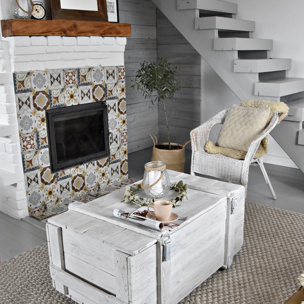 Old white chest army box coffee table rustic style organic barn wood reclaimed solid wood on wheles massive table chic provencal table MFW