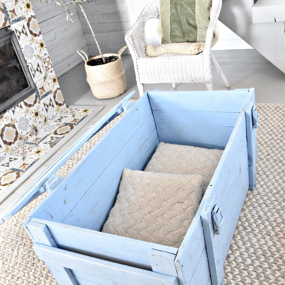 Old pastel blue chest army box coffee table rustic chic style organic country barn wood reclaimed solid wood on wheles massive table MFW - Image 4