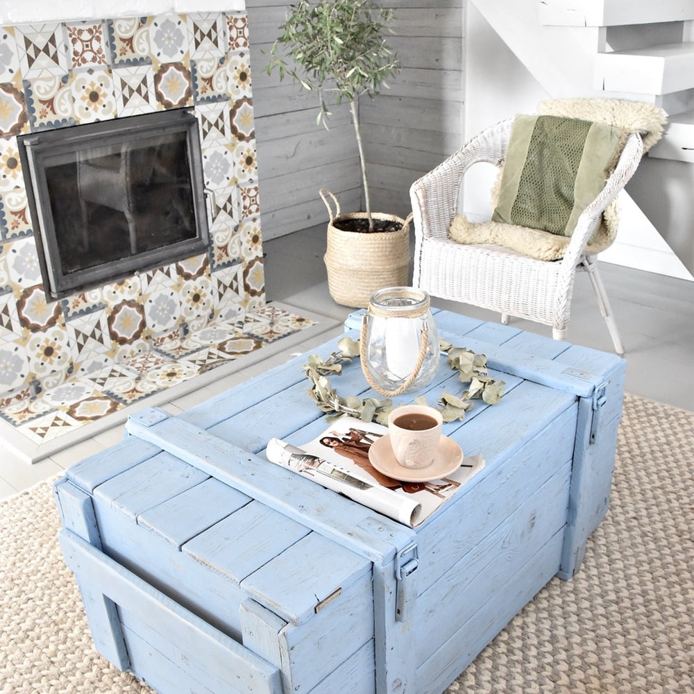 Old pastel blue chest army box coffee table rustic chic style organic country barn wood reclaimed solid wood on wheles massive table MFW - Image 3