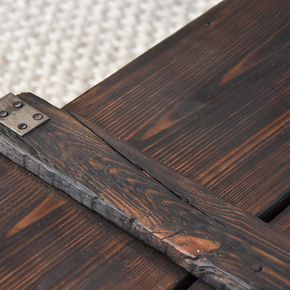 Old chest box vitage military coffee table rustic country style organic redesign reclaimed solid pine dark wood on wheles massive MFWdesign - Image 4