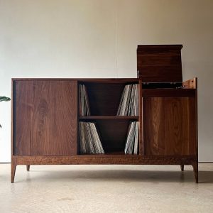 il_1000x1000.5582598798_d7pg-1.jpg The Admiral | Solid Wood | Modern Record Console