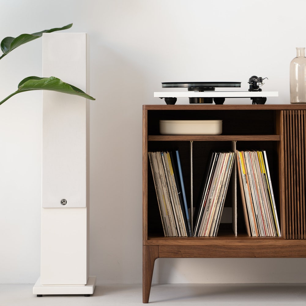 TONN 101 – Walnut Wood Record Player Stand - Vinyl Storage - Image 5