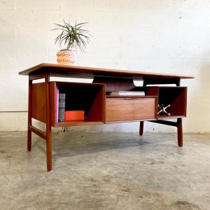 il_1000x1000.6758455853_ri2i.jpg Danish Mid-Century Gunni Omann Teak Desk for Omann Jun