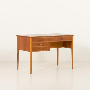 il_1000x1000.6811218537_5x1p.jpg Small Danish vintage desk in teak and oak, 1960s