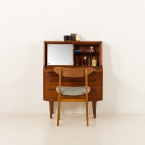 il_1000x1000.6813130244_kx53.jpg Danish mid century teak bureau with a hidden vanity by Ølholm Møbelfabrik, 1960s